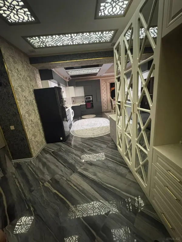 Satılır 4 otaqlı mənzil 130 m²