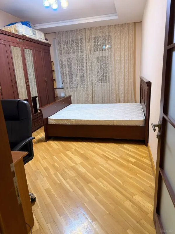 Kirayə verilir 3 otaqlı mənzil 135 m²