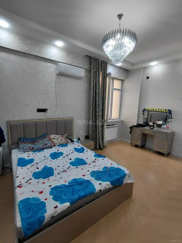 Kirayə verilir 4 otaqlı mənzil 130 m²