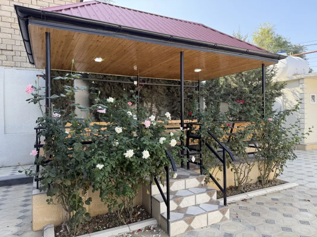 Satılır 5 otaqlı həyət evi 200 m²