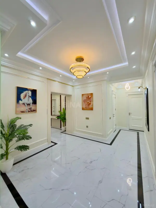 Satılır 4 otaqlı mənzil 175 m²