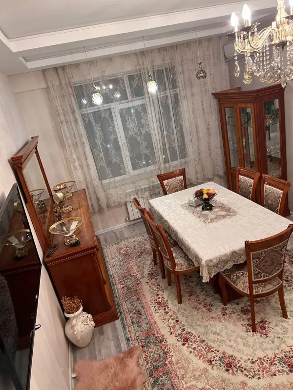 Kirayə verilir 2 otaqlı mənzil 90 m²