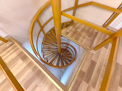 Satılır 4 otaqlı mənzil 180 m² — Bakı 4 otaq 180.00 m²