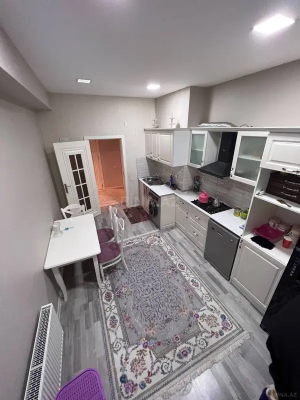 Kirayə verilir 2 otaqlı mənzil 83 m²
