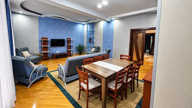 Kirayə verilir 5 otaqlı mənzil 220 m² — Bakı, Nərimanov 5 otaq 220.00 m²