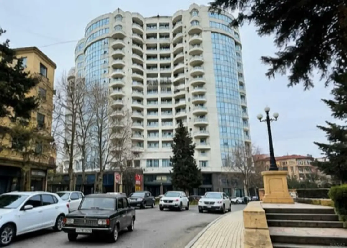 Satılır 4 otaqlı mənzil 170 m²
