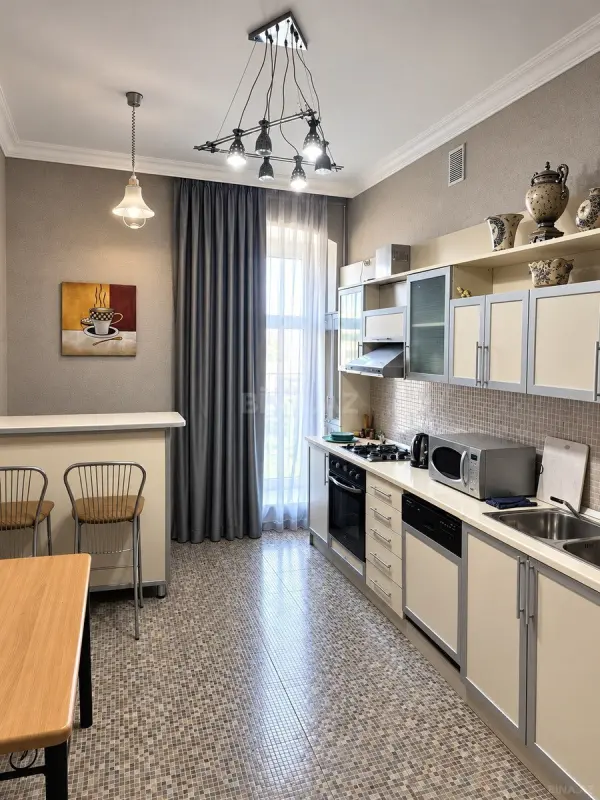 Kirayə verilir 3 otaqlı mənzil 130 m²