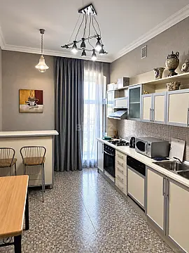 Kirayə verilir 3 otaqlı mənzil 130 m² — Bakı, Nizami 3 otaq 130.00 m²