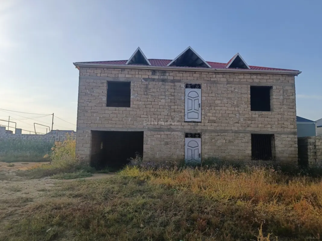 Satılır 8 otaqlı həyət evi 300 m²