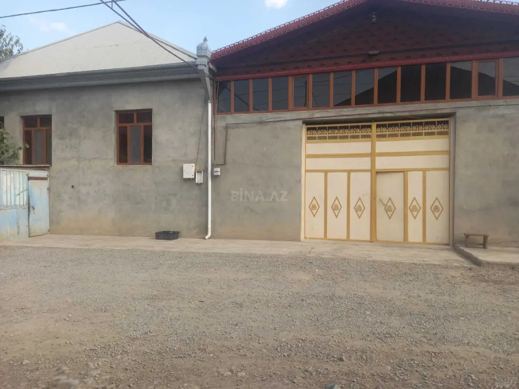 Satılır 8 otaqlı həyət evi 400 m²