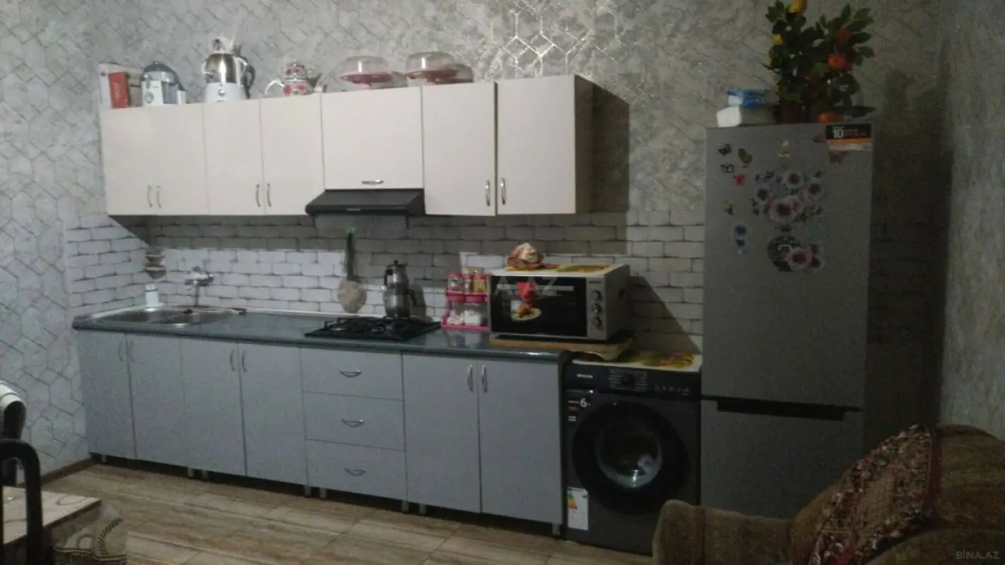 Satılır 5 otaqlı həyət evi 240 m²