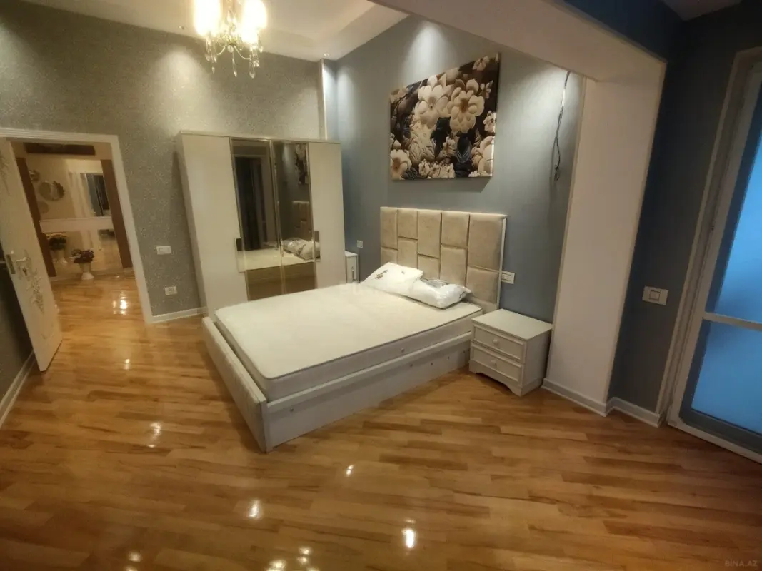 Kirayə verilir 4 otaqlı mənzil 185 m²