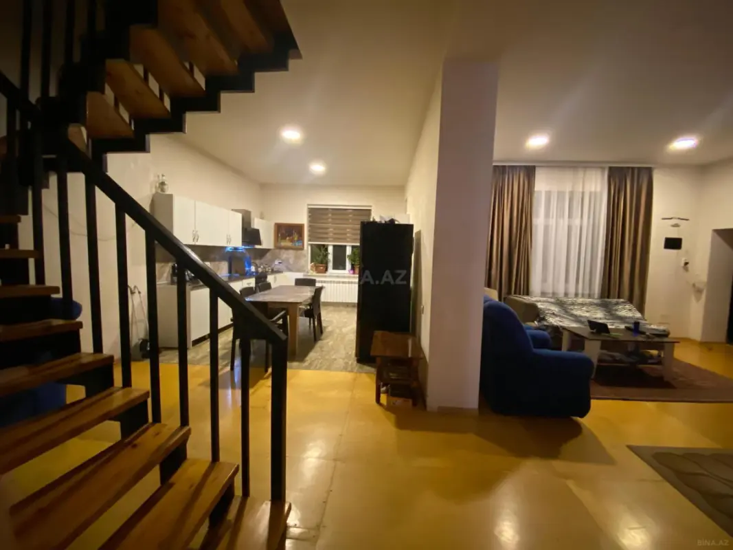 Satılır 4 otaqlı həyət evi 240 m²