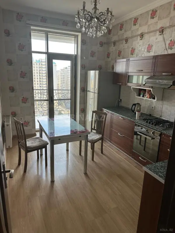Kirayə verilir 2 otaqlı mənzil 98 m²