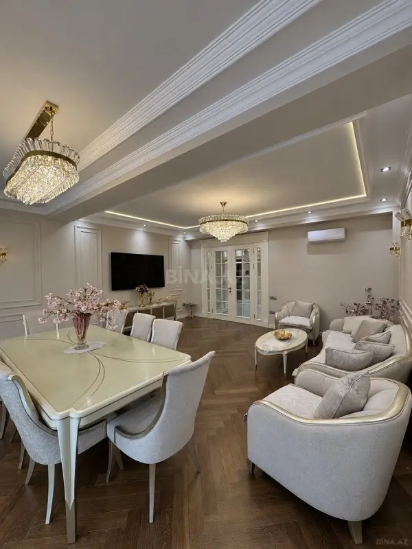 Satılır 4 otaqlı mənzil 212 m²