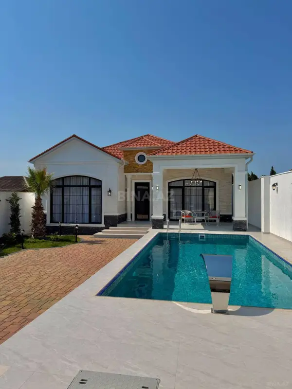 Satılır 5 otaqlı həyət evi 180 m²