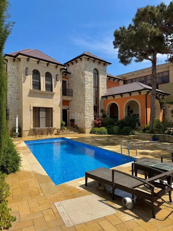 Satılır 5 otaqlı həyət evi 420 m²