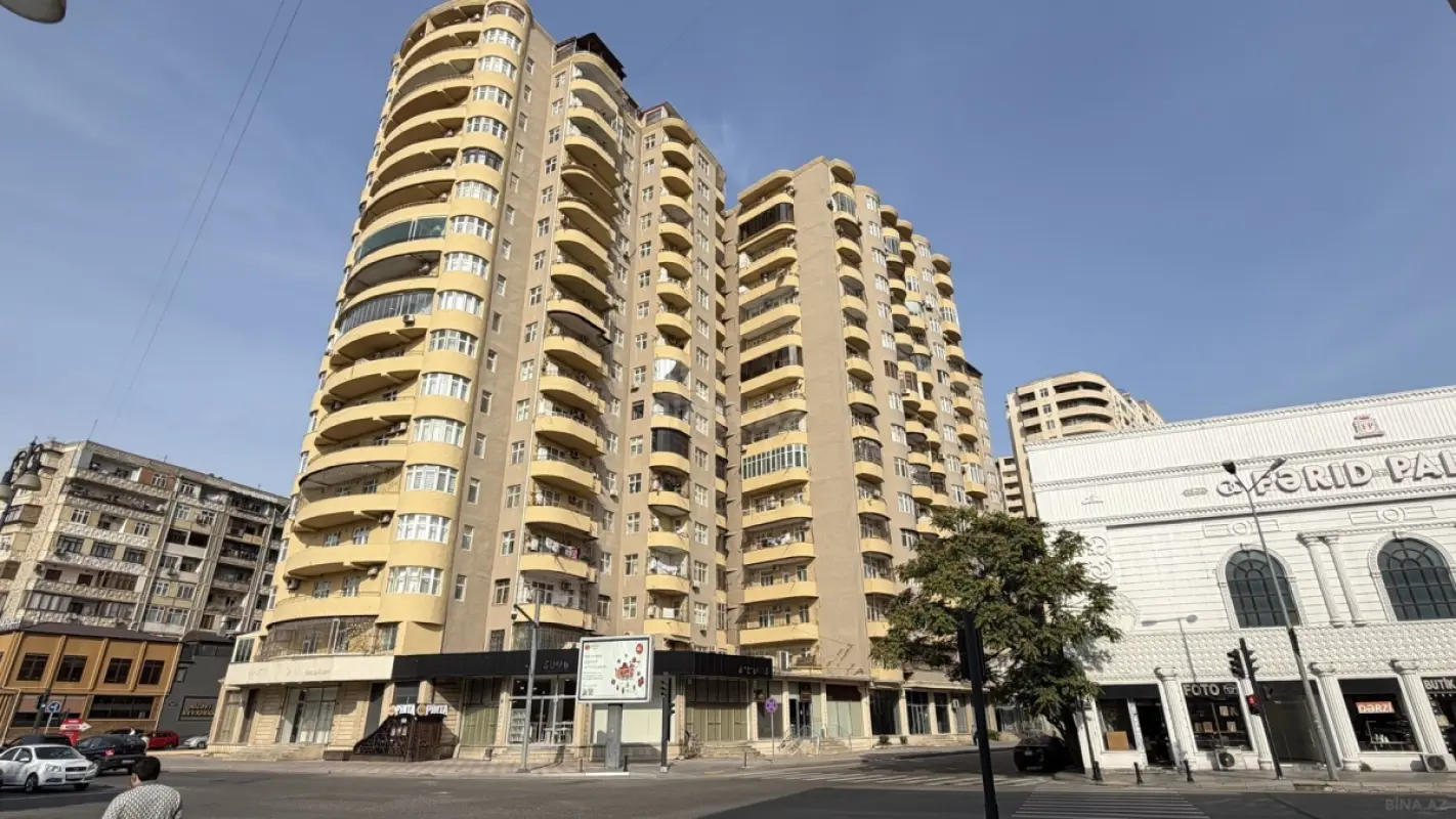 Satılır 3 otaqlı mənzil 125 m²