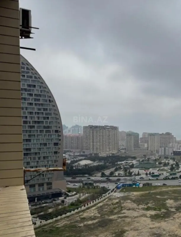 Satılır 3 otaqlı mənzil 158 m²
