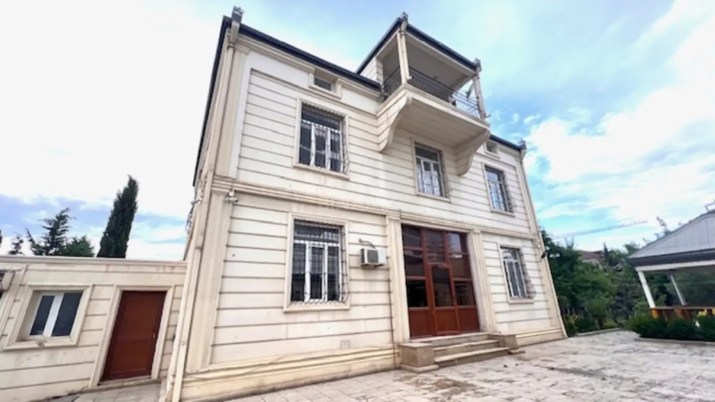 Kirayə verilir 7 otaqlı həyət evi 300 m²