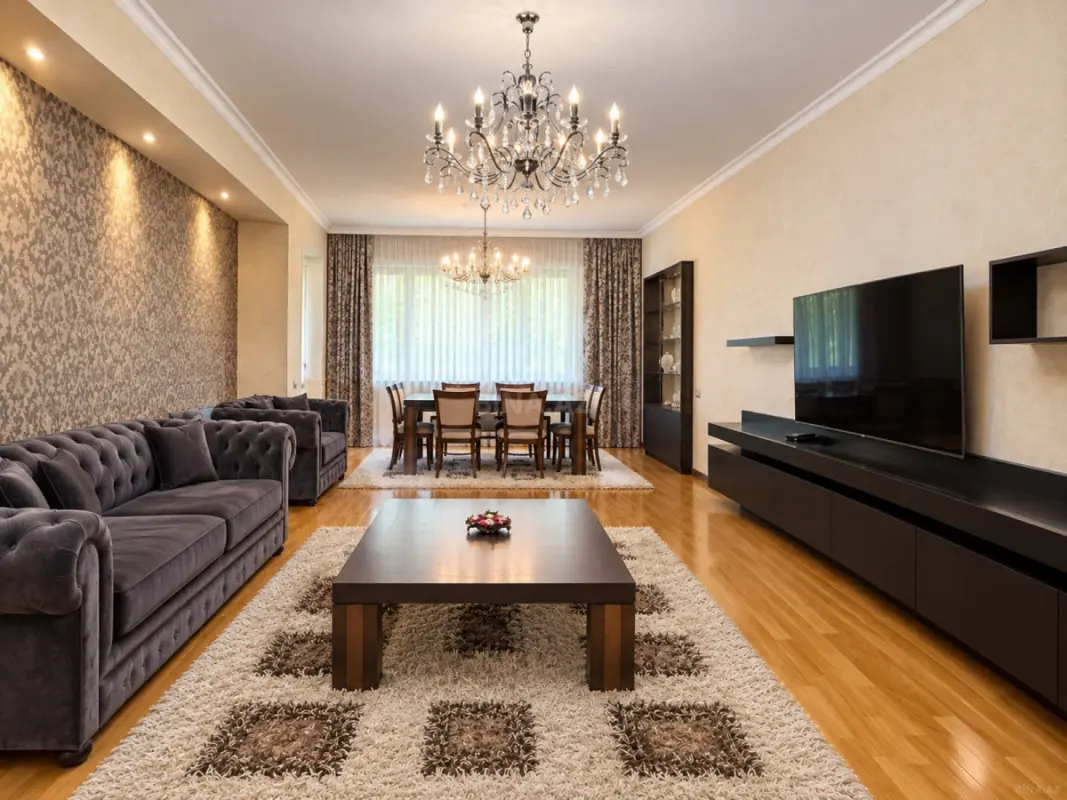 Kirayə verilir 4 otaqlı mənzil 195 m²
