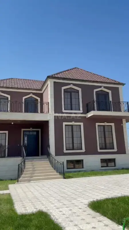 Satılır 11 otaqlı həyət evi 450 m²