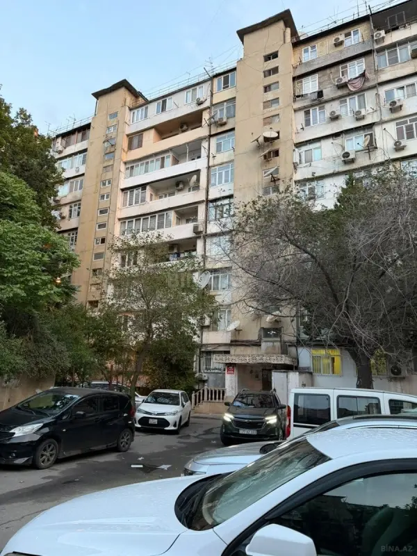 Satılır 4 otaqlı mənzil 112 m²