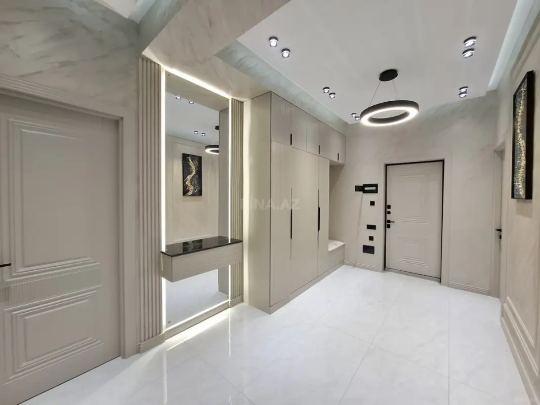 Satılır 3 otaqlı mənzil 130 m²