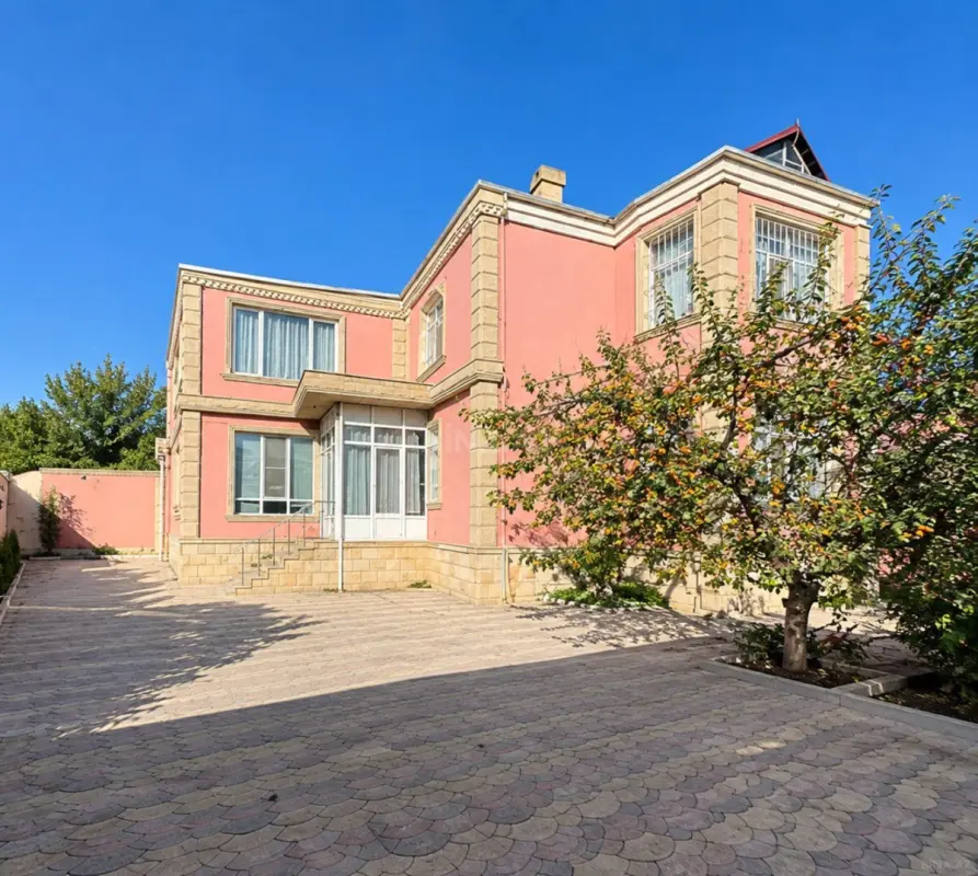 Satılır 8 otaqlı həyət evi 450 m²