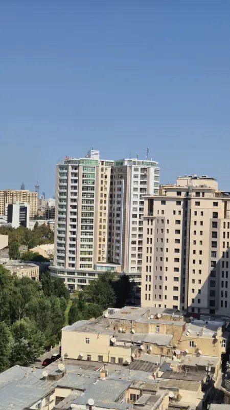 Satılır 4 otaqlı mənzil 220 m²