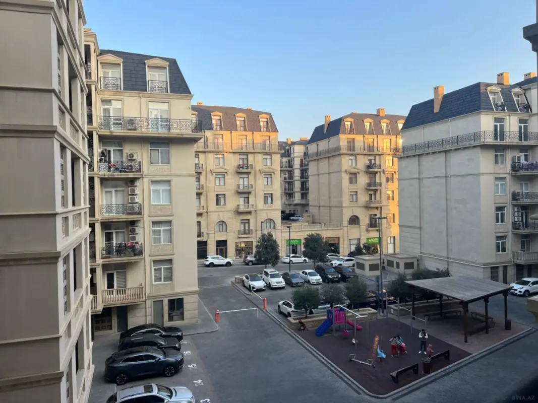 Kirayə verilir 2 otaqlı mənzil 110 m²