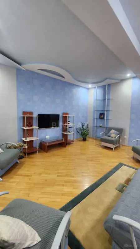 Kirayə verilir 5 otaqlı mənzil 220 m²
