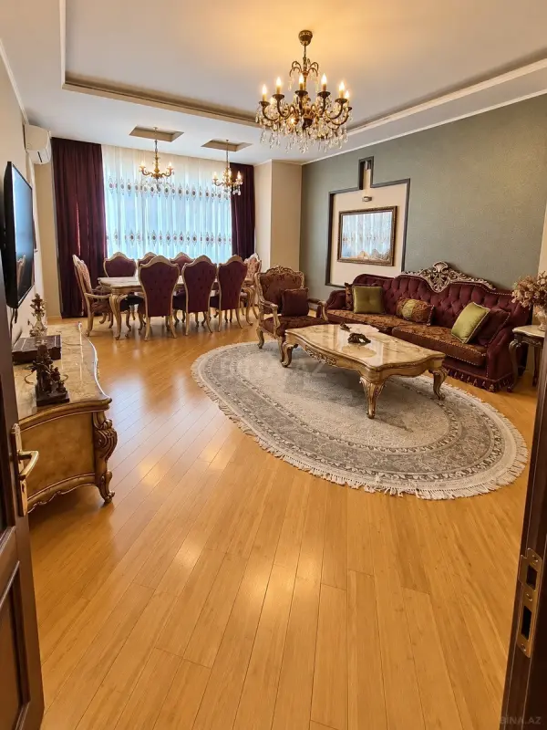 Satılır 3 otaqlı mənzil 158 m²