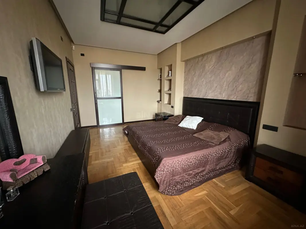 Kirayə verilir 4 otaqlı mənzil 156 m²
