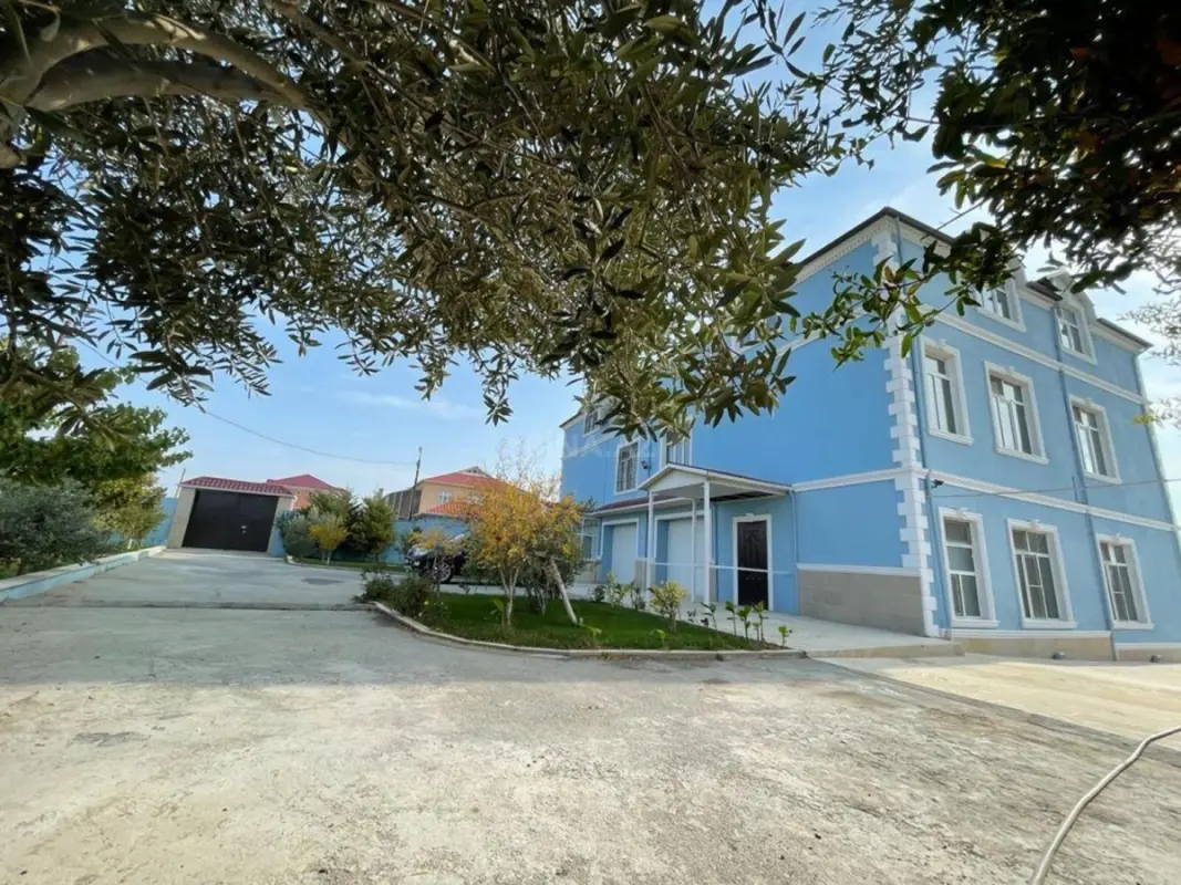Satılır 14 otaqlı həyət evi 720 m²
