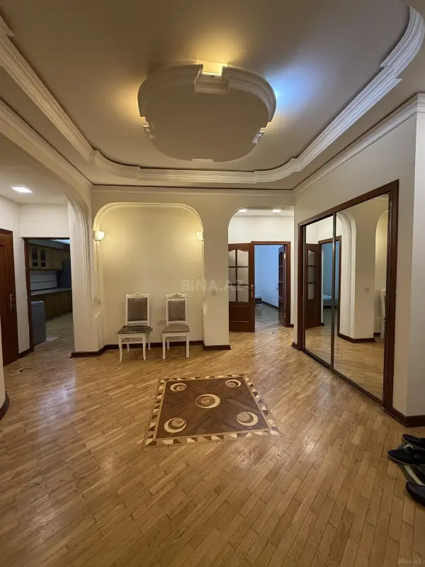 Kirayə verilir 4 otaqlı mənzil 160 m²