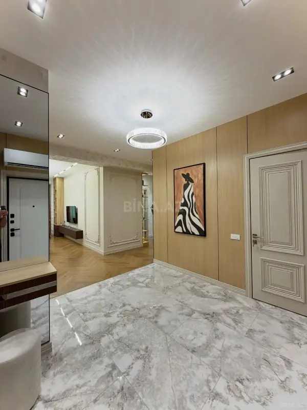 Satılır 4 otaqlı mənzil 128 m²