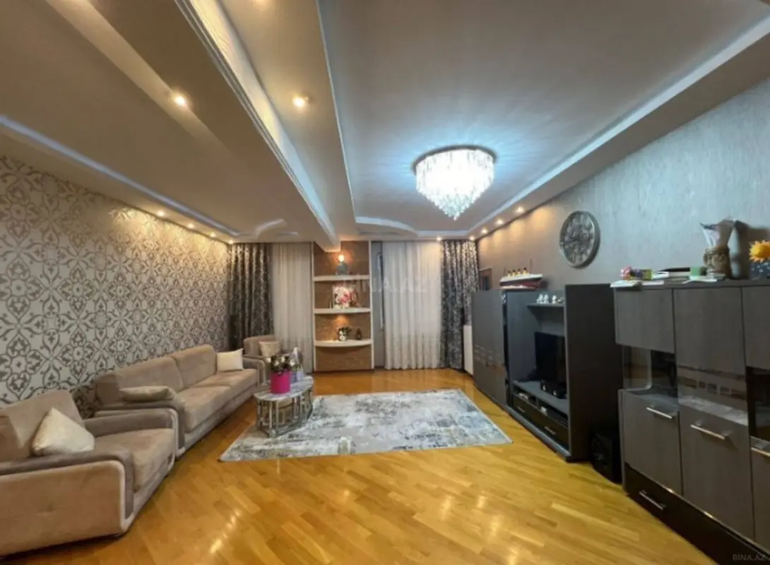 Satılır 3 otaqlı mənzil 130 m²