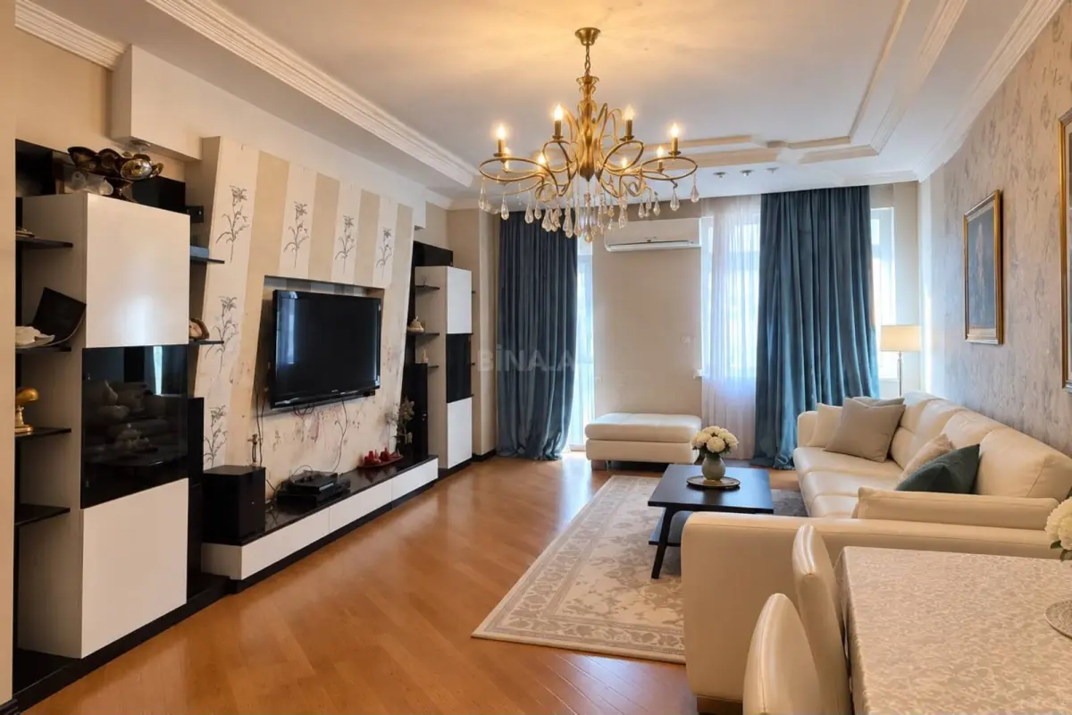 Satılır 3 otaqlı mənzil 135 m²