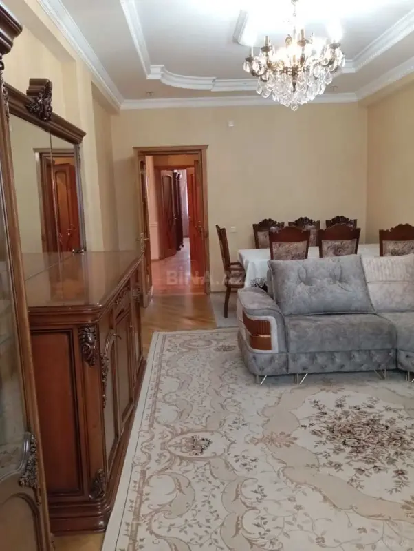 Kirayə verilir 3 otaqlı mənzil 140 m²