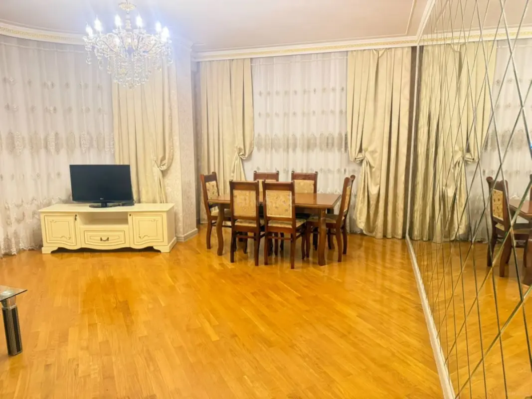 Kirayə verilir 4 otaqlı mənzil 170 m²