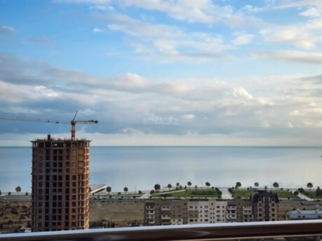 Satılır 4 otaqlı mənzil 190 m²