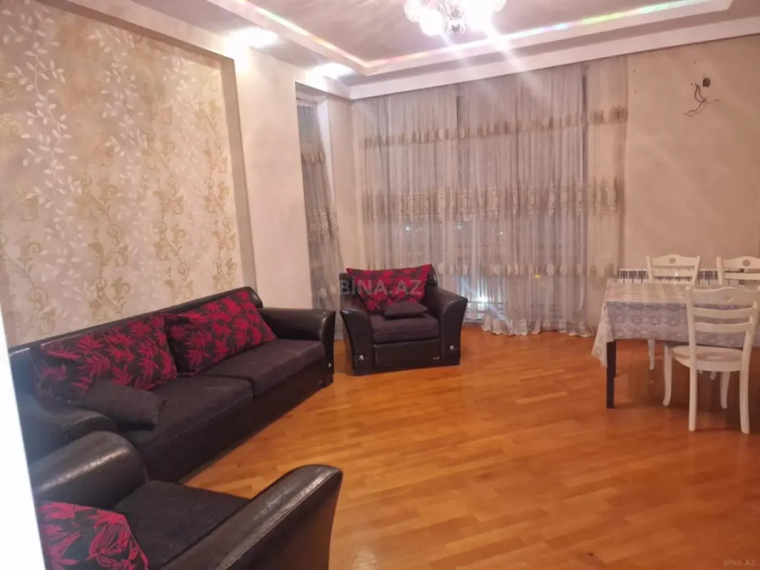 Kirayə verilir 2 otaqlı mənzil 90 m²