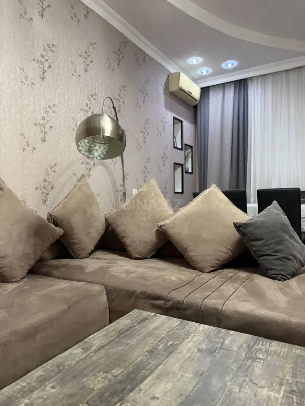 Kirayə verilir 3 otaqlı mənzil 162 m²