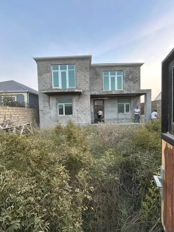 Satılır 5 otaqlı həyət evi 200 m²