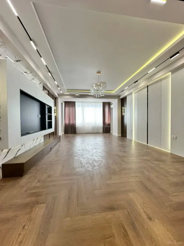 Satılır 4 otaqlı mənzil 190 m²