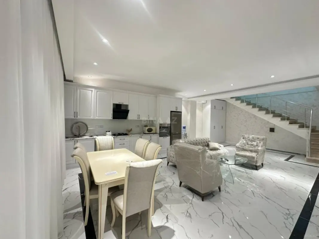 Kirayə verilir 5 otaqlı mənzil 250 m²