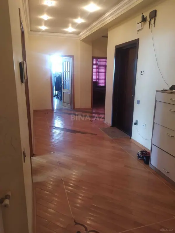 Satılır 3 otaqlı mənzil 137 m²