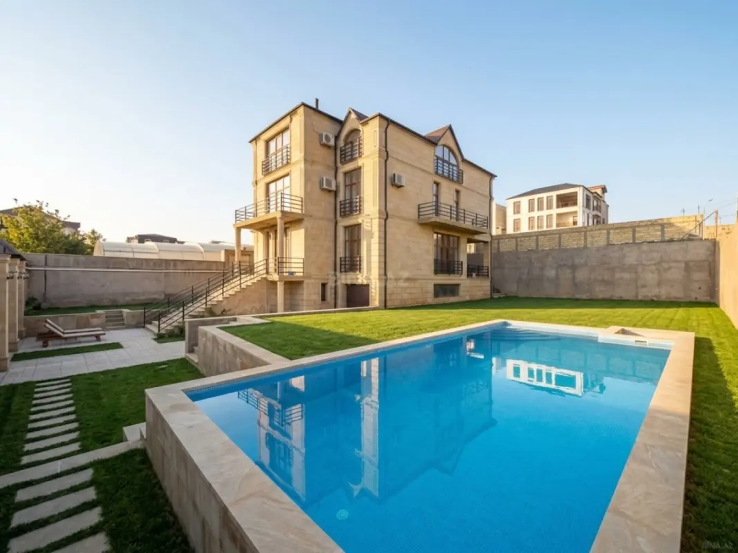 Kirayə verilir 10 otaqlı həyət evi 900 m²