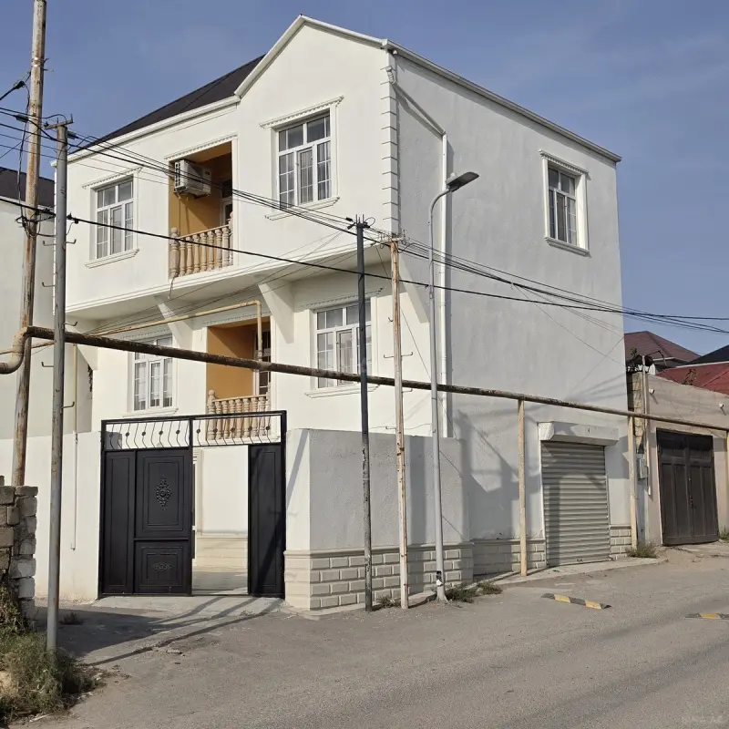Satılır 4 otaqlı həyət evi 200 m²